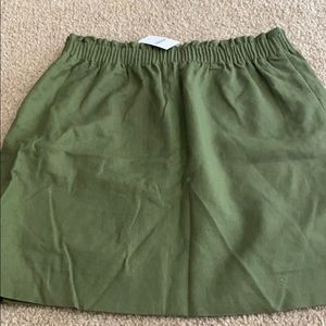 Green linen skirt with pockets